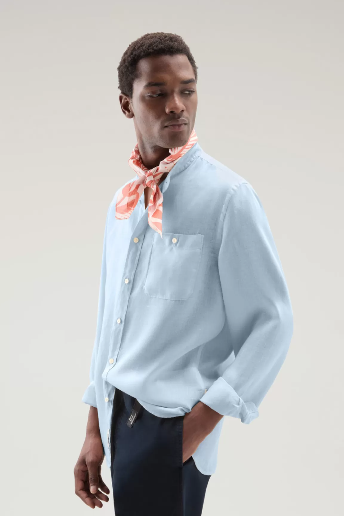 Uomo Woolrich Camicie>Camicia In Puro Lino Tinta In Capo Con Colletto Alla Coreana