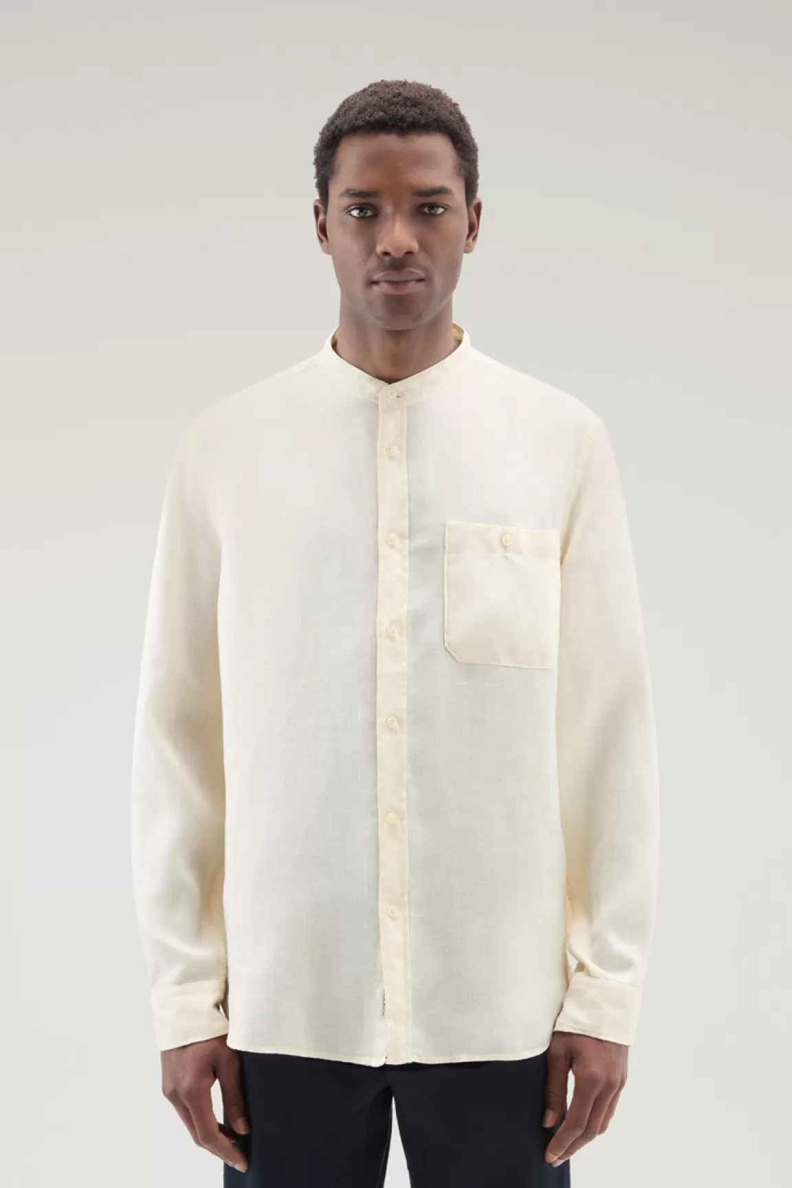 Uomo Woolrich Camicie>Camicia In Puro Lino Tinta In Capo Con Colletto Alla Coreana