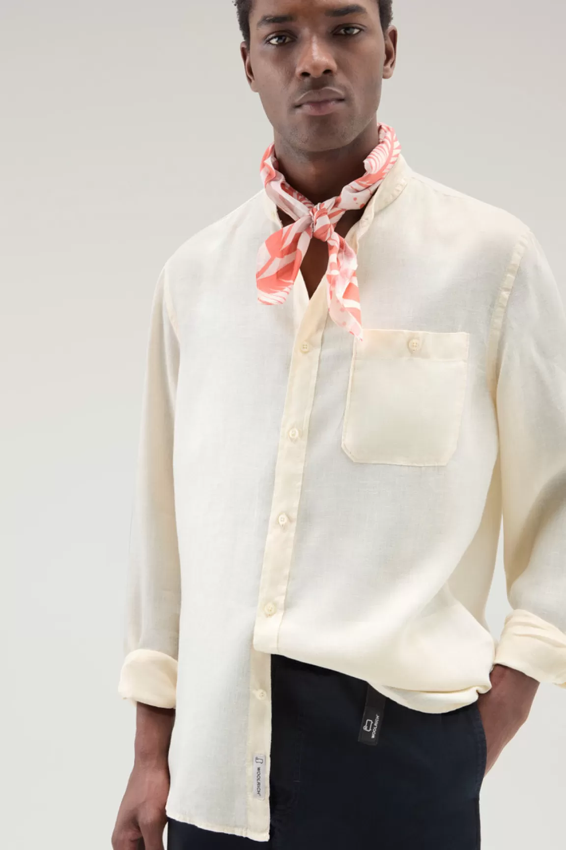Uomo Woolrich Camicie>Camicia In Puro Lino Tinta In Capo Con Colletto Alla Coreana