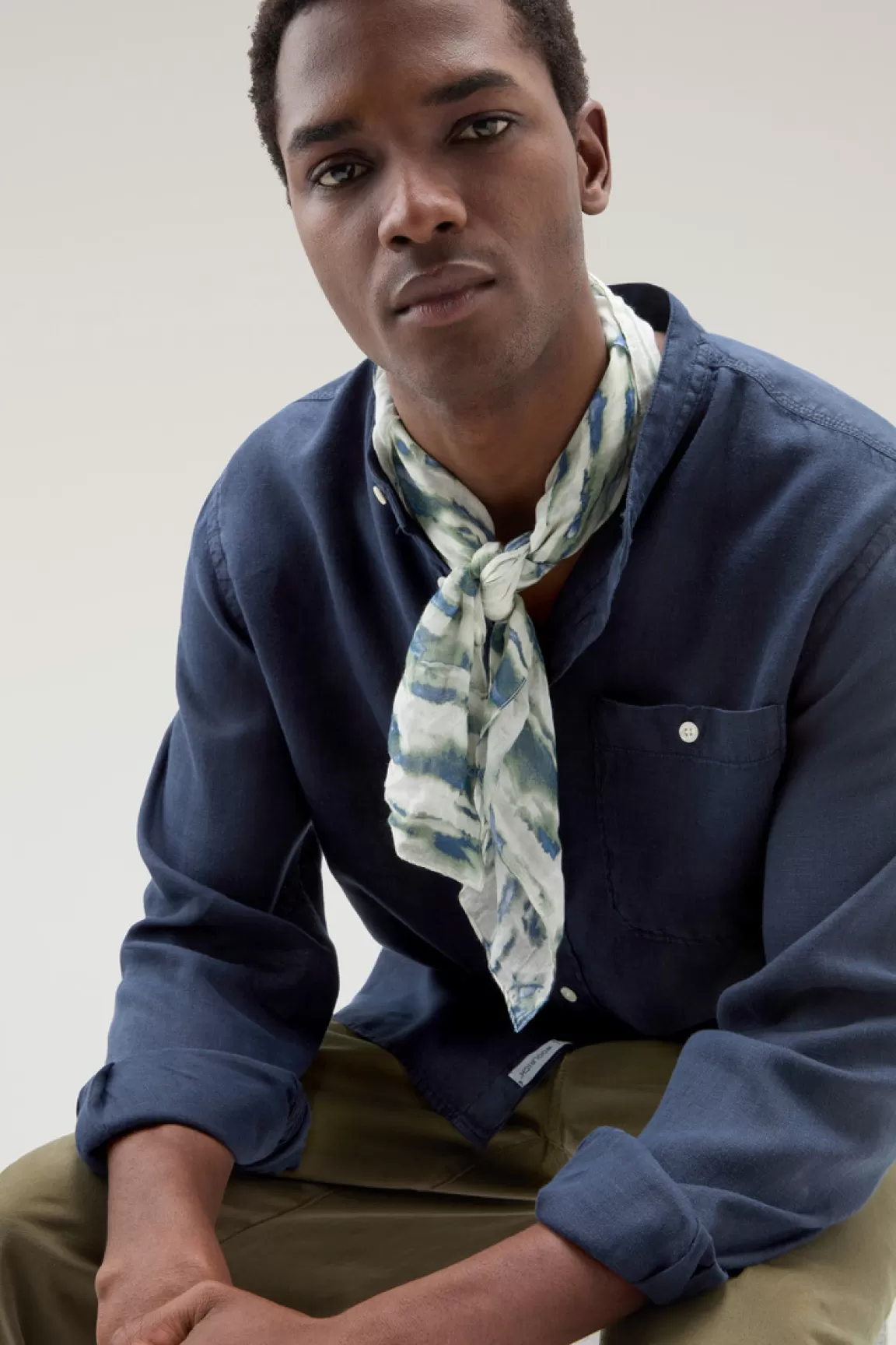 Uomo Woolrich Camicie>Camicia In Puro Lino Tinta In Capo Con Colletto Alla Coreana