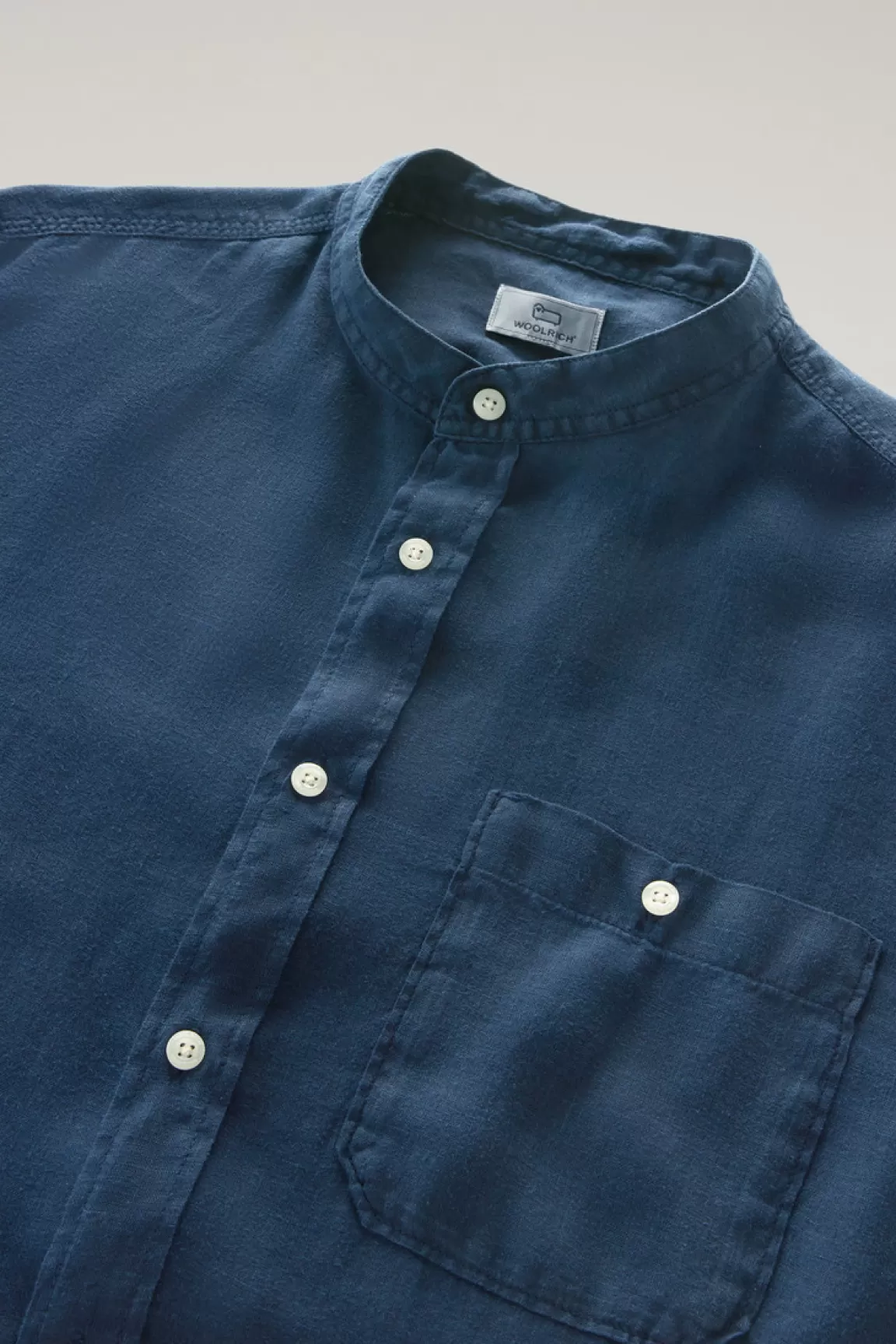 Uomo Woolrich Camicie>Camicia In Puro Lino Tinta In Capo Con Colletto Alla Coreana