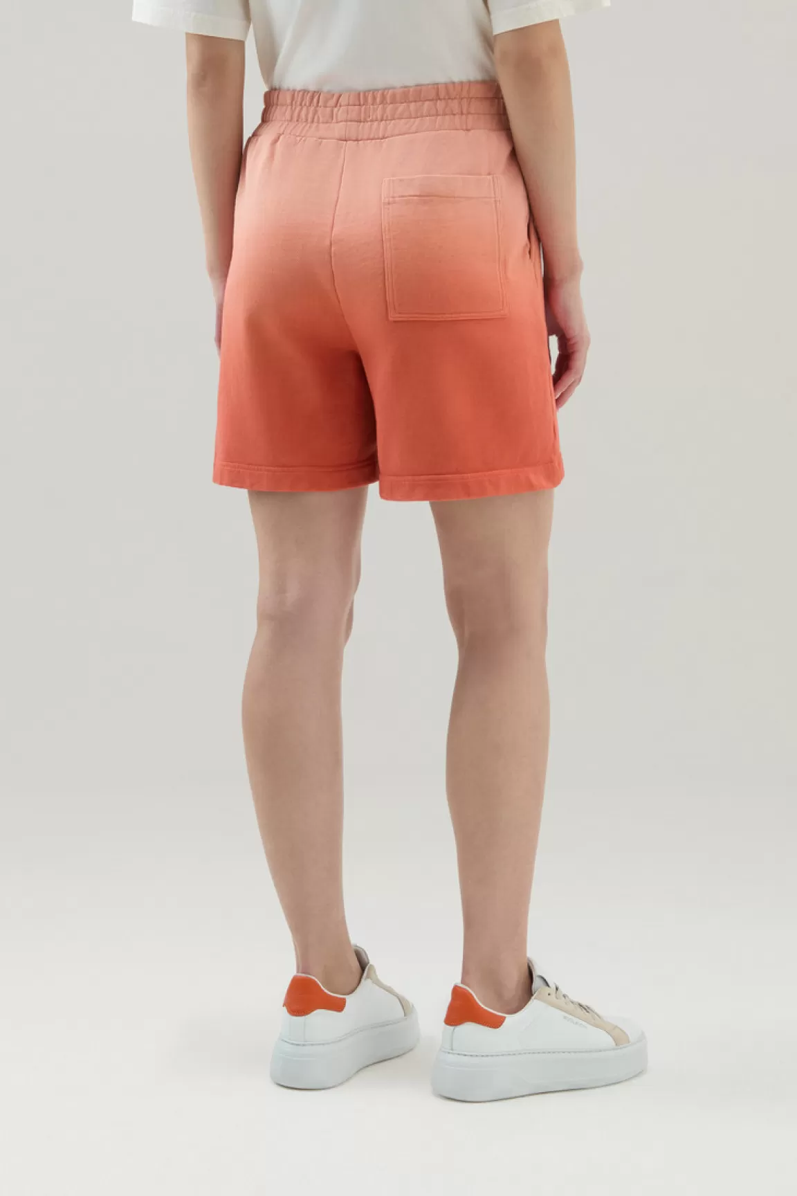 Donna Woolrich Pantaloni e pantaloncini>Pantaloncini In Cotone Felpato Tinti In Capo Con Sfumature Di Colore