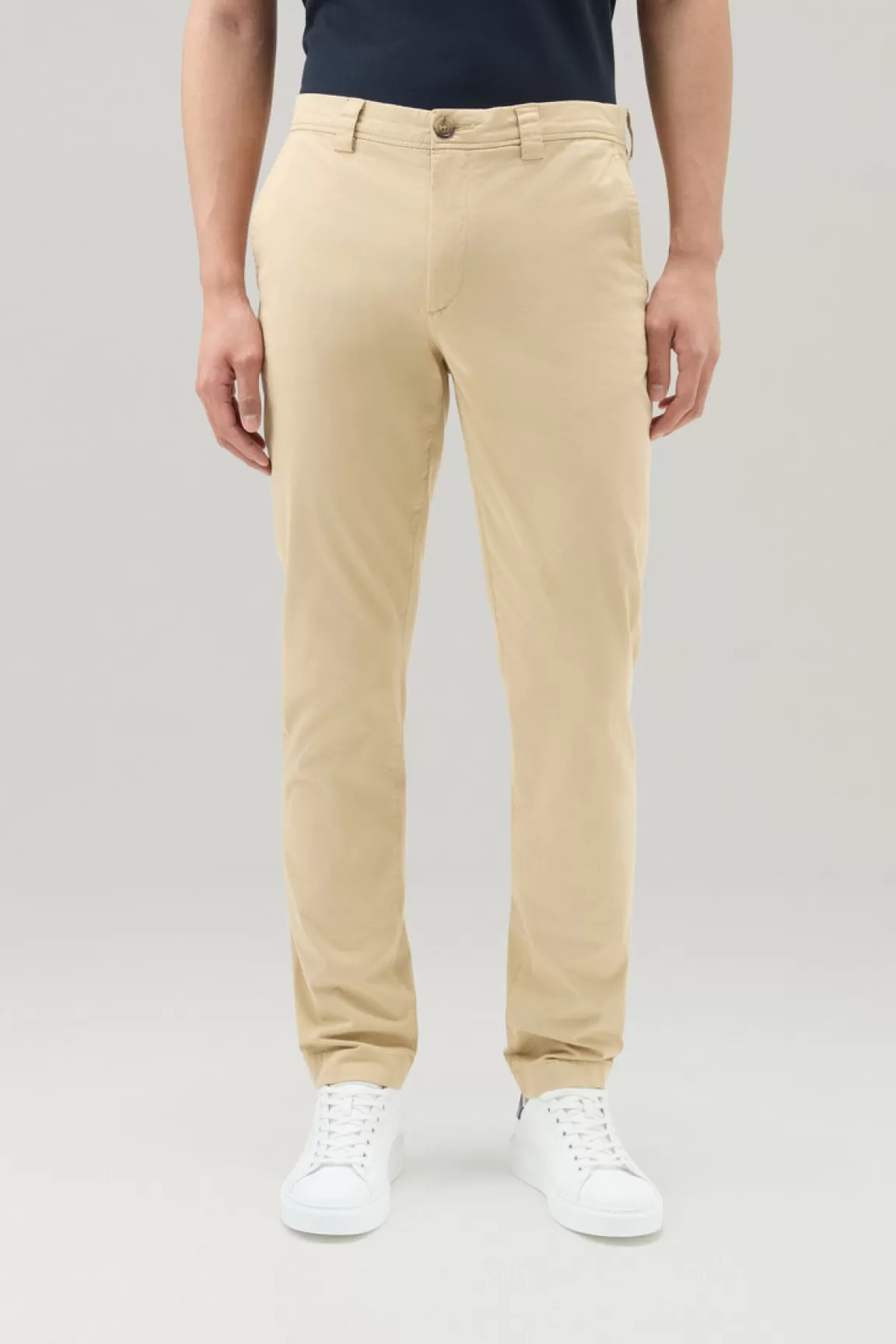 Uomo Woolrich Pantaloni e pantaloncini>Pantaloni Chino Tinti In Capo In Cotone Elasticizzato