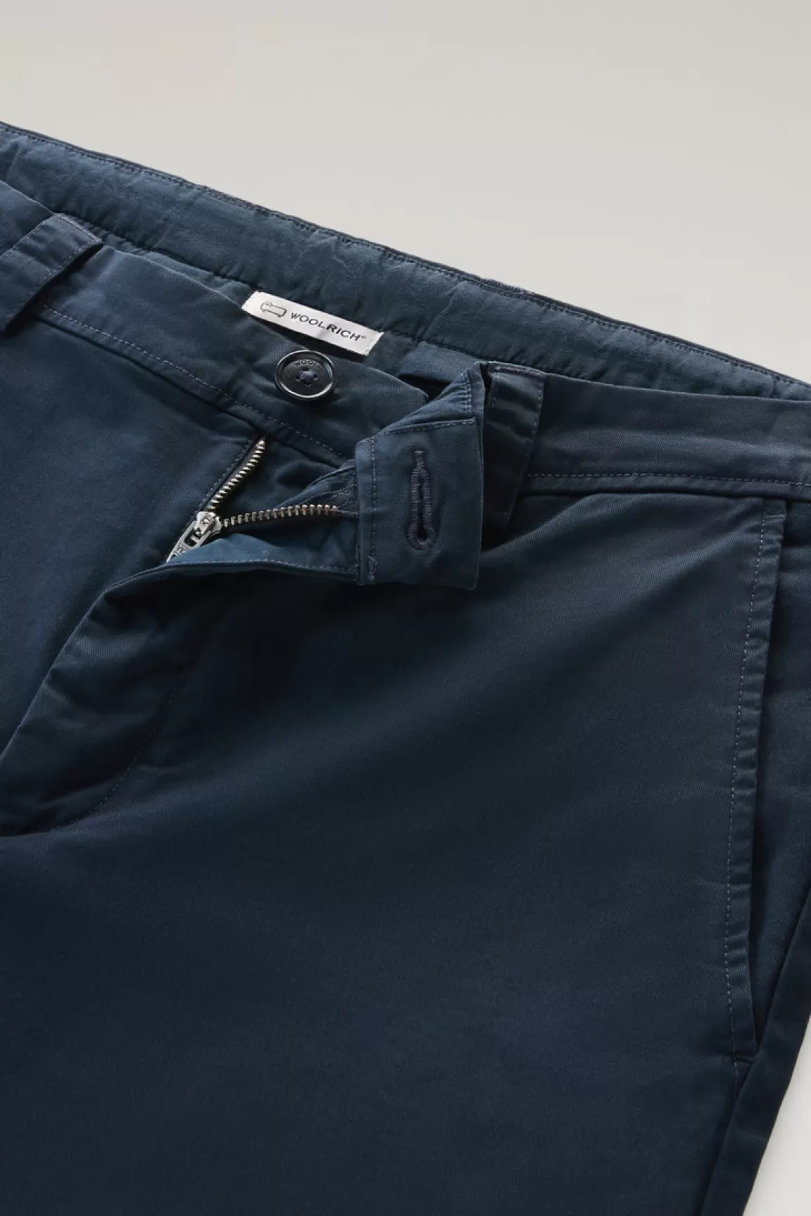 Uomo Woolrich Pantaloni e pantaloncini>Pantaloni Chino Tinti In Capo In Twill Di Cotone Elasticizzato