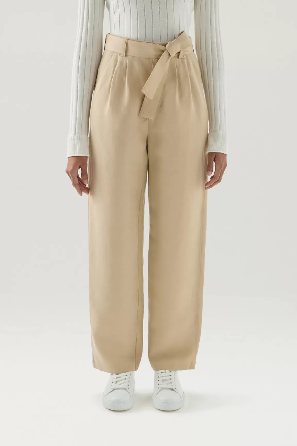 Donna Woolrich Pantaloni e pantaloncini>Pantaloni In Misto Lino Con Cintura In Tessuto