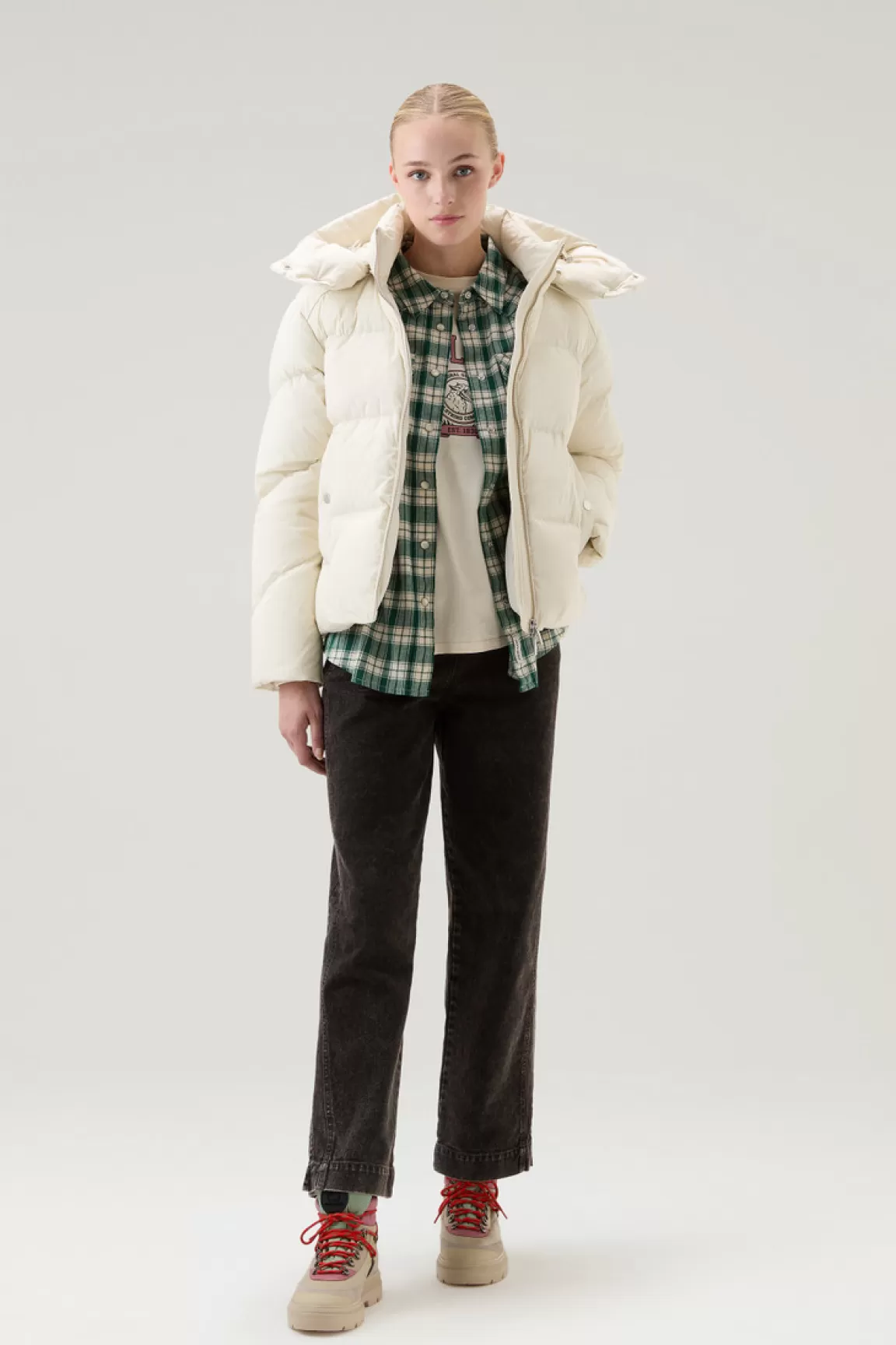 Donna Woolrich Piumini>Piumino Alsea Corto In Nylon Elasticizzato Con Cappuccio Staccabile