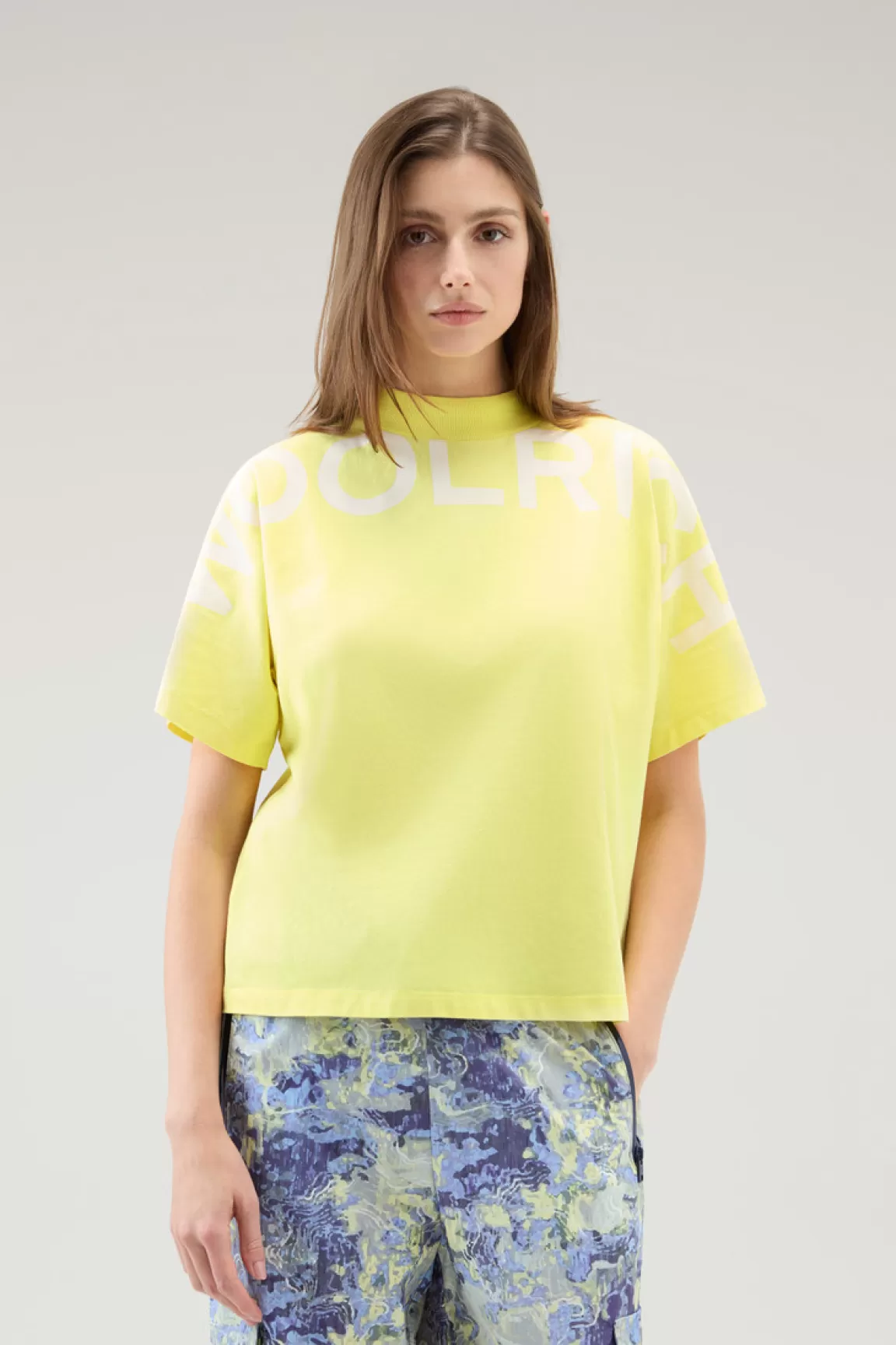 Donna Woolrich T-shirt e polo>T-shirt In Puro Cotone Con Maxi Stampa